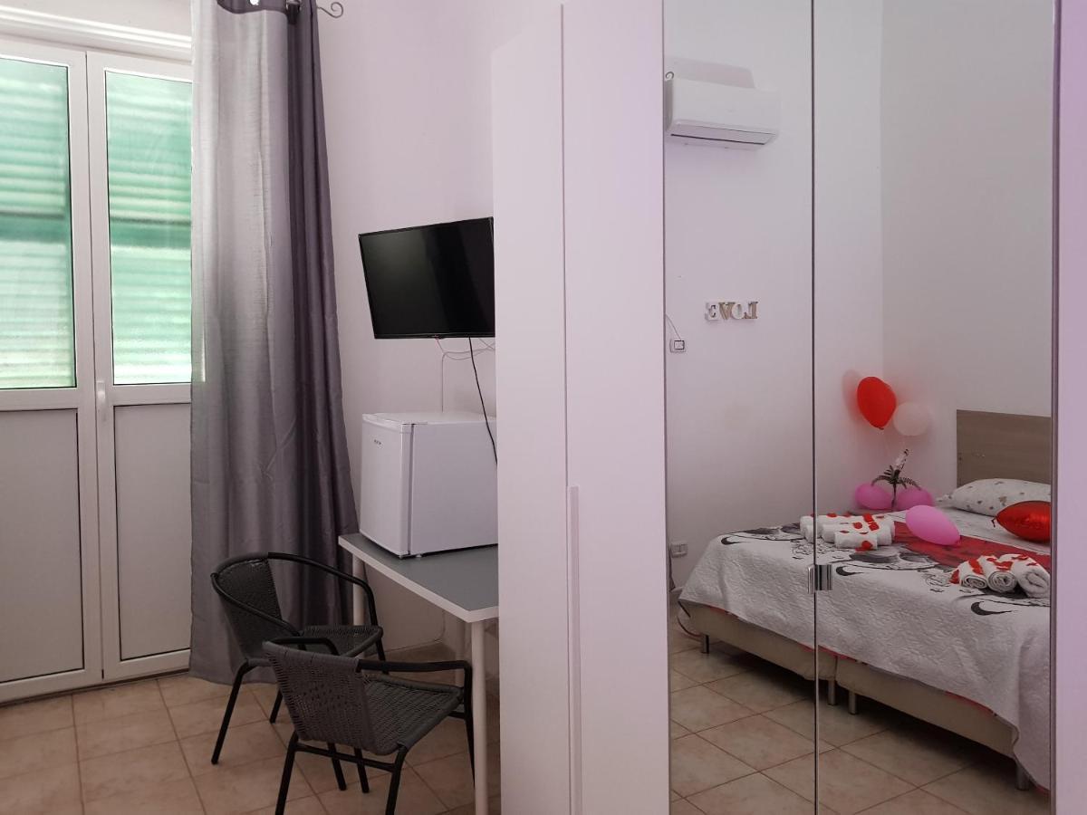 Leo&Italy'S House Bed and Breakfast Taranto Esterno foto